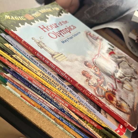 Kids Book Sets - Various - Picture 4 of 6